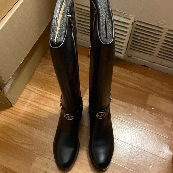 Michael Kors Boots - Picture 1 of 10